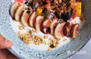 Fig Mixed Fruit Yogurt Bowl