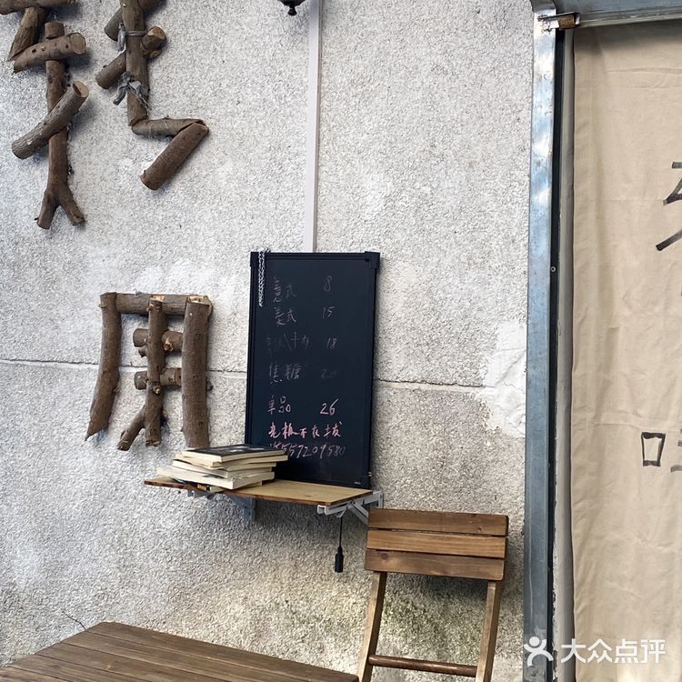 小巷里的新发现！氛围感咖啡店☕️转角咖啡