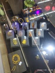 -灵彩珠宝(朗香街店)