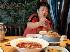 -帅巴人舅母子腊蹄民俗村