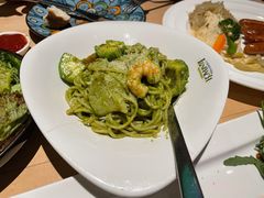 牛油果鲜虾青酱面-LENBACH兰巴赫西餐啤酒坊(大连东港店)