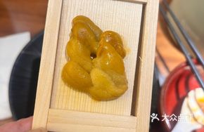 Sea Urchin Sauce-Braised Oysters