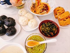 -李与白包子铺(桐梓林店)