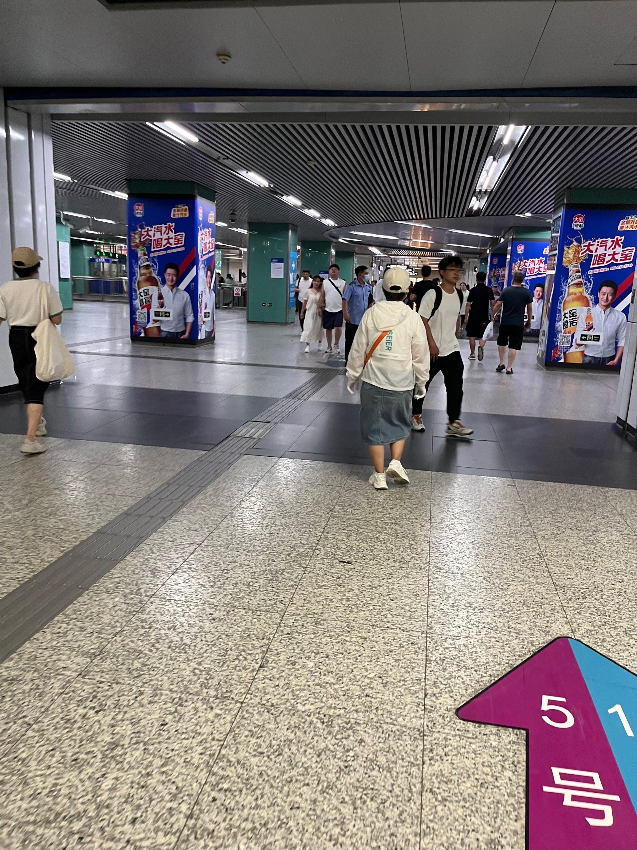 匆匆忙忙的赶时间,路上一切时间似乎都在奔跑中,期待明天.