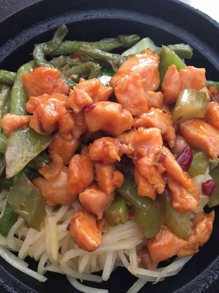 烹烹香快餐店-"锅巴饭吃了很多家 这家特点就是配菜也很好.