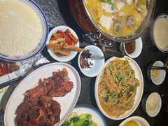 -靠山屯东北农家菜(八龙桥雅苑店)