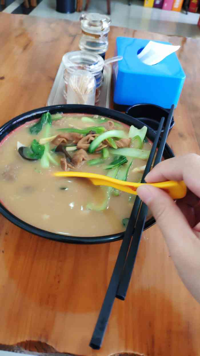 侗侗面馆(崔桥店)-"晚上去的 超级大的一碗面 汤好喝 面没怎.