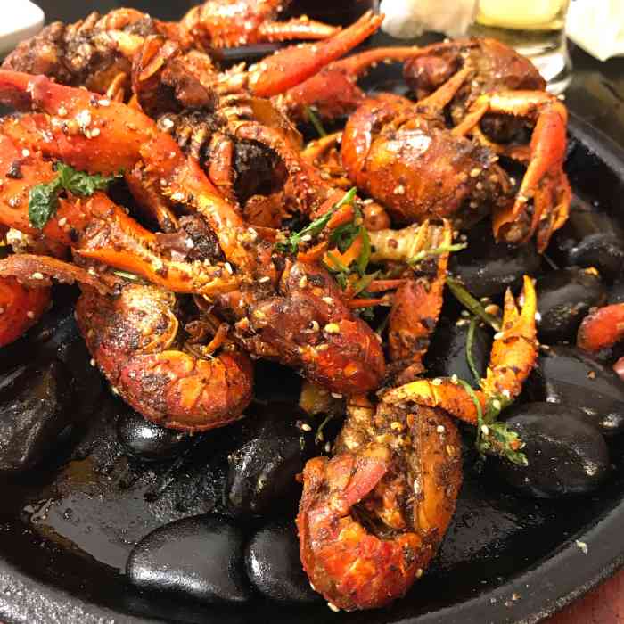 火山龙虾-"深夜发吃 会冒火的小龙虾你吃过么,一家."-大众点评移动版