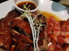 烧鹅拼叉烧-猪肉婆私房菜(容桂总店)