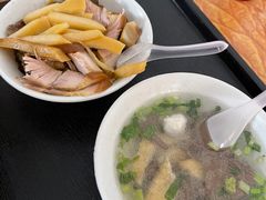 -松树干拌面店