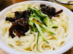 炸酱面-相聚青山餐厅(阎河路店)