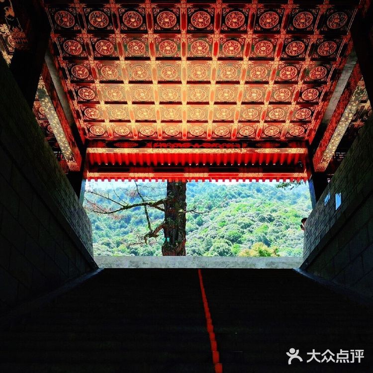 灵山寺 一座藏在深山里的寺庙