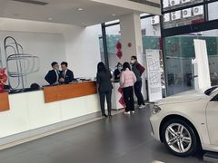 -上海宝信宝马4S店