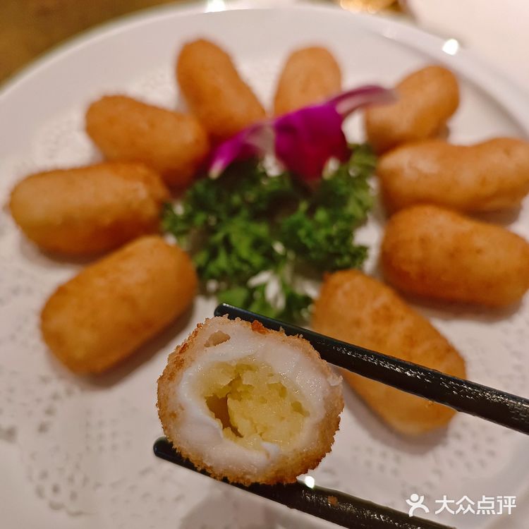 本碳水胃表示一份手工拉面不够吃！大盘鸡鸡肉可以少一点[抱拳]