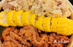 Steamed Double Delicacy in Round Bamboo Steamer