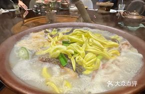 Guǎnxiǎng Iron Pot Braised Large Fish Head