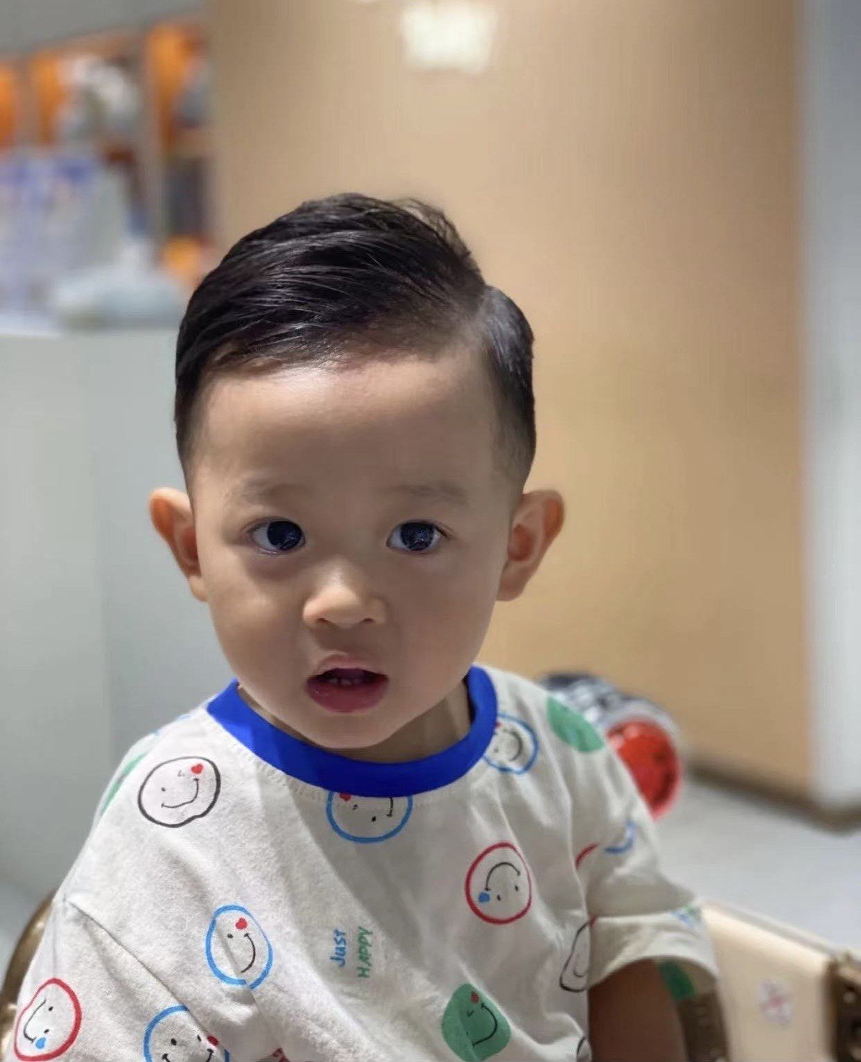 清爽油头发型\\n一岁多小男孩也可以变