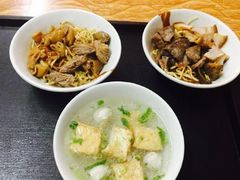 -松树干拌面店