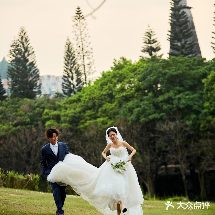 初夏季节最适合的婚纱照风格🍃就像微风拂面一样清新