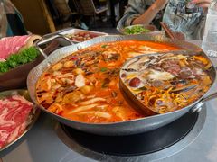 云南特色双拼锅-楠小云·云南鲜菌·鲜牛自助火锅(九眼桥店)