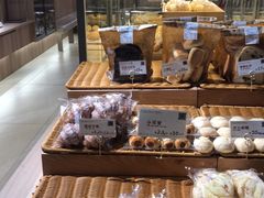 -顶东面包花园·生日蛋糕(世博店)