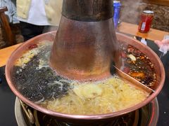 -果松木炭酸菜铜火锅·外婆参鸡汤