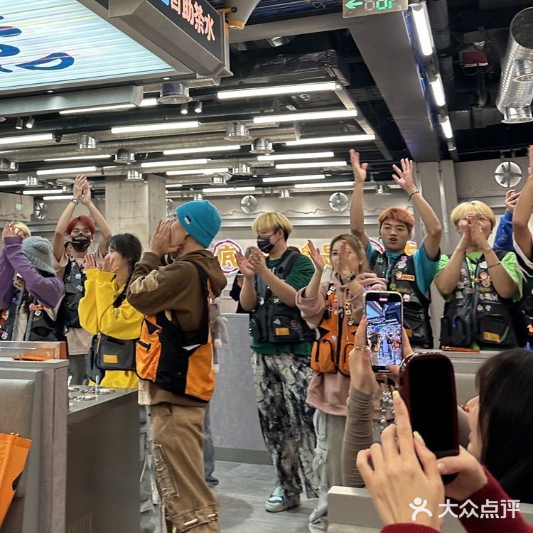 来了来了‼️在这家店吃饭别想玩手机啦‼️