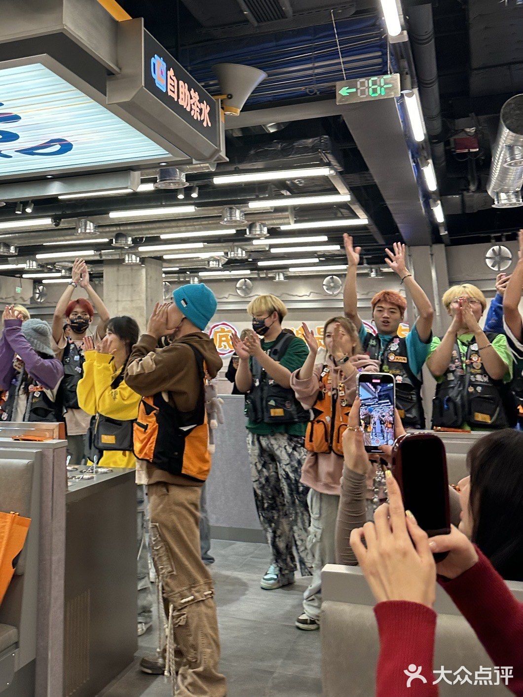 来了来了‼️在这家店吃饭别想玩手机啦‼️