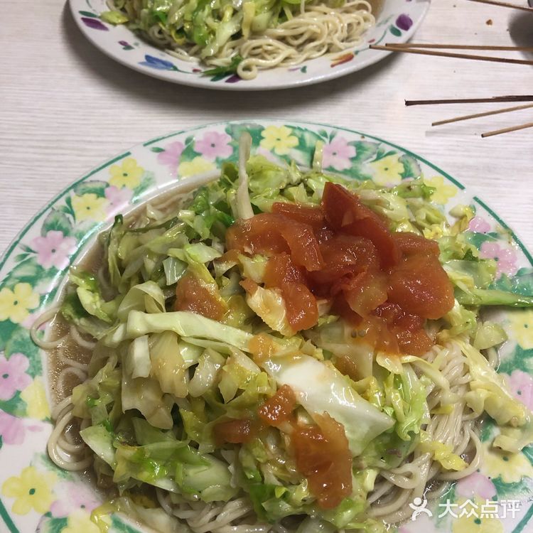 湖北路1路车站旁的老店 每次必点西红柿大头菜炒面
