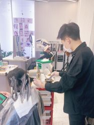 -PE SALON 