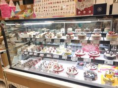 面包甜点陈列柜-巴黎贝甜(右安门店)
