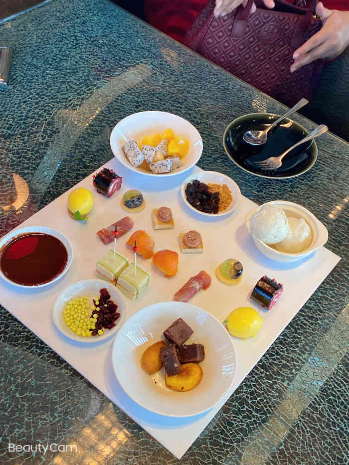 金茂君悦·九重天 cloud 9 tapas&bar-"闺蜜们相聚在金茂君悦九重天