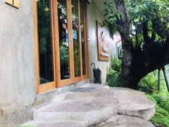 -Chom Cafe and Restaurant
