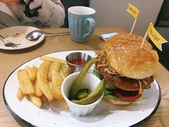 27&nbsp;牛肉汉堡-HELLO 27 意面·沙拉·帕尼尼