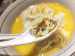 金汤黄鱼馄饨-蟹黄鱼·楼上面馆(外滩中央旗舰店)