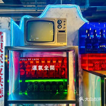慕名而来，五点看的时候明明还不排队呢