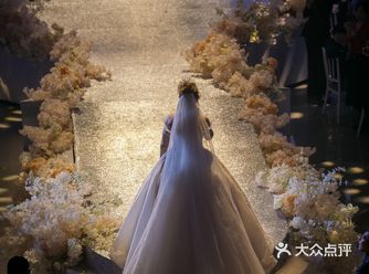 沙漠金的婚礼配色更深地体会到