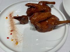 招牌玻璃皮乳鸽-北京厨房(SKP店)