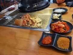 -肉甲韩国木炭烤肉(新壹街1店)