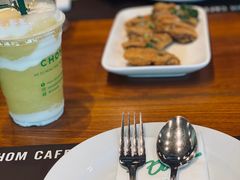-Chom Cafe and Restaurant