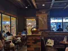 大堂-星巴克臻选(青岛麦凯乐分店)