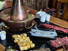 -果松木炭酸菜铜火锅·外婆参鸡汤