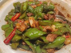 -鞍山大白鲨美食酒店