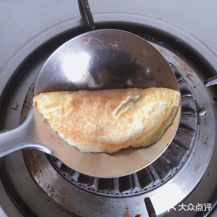 鸡蛋饺是老无锡的年菜之一，以前一直是我爸爸做的