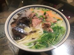 鸡汤捞米线-云海肴·汽锅鸡·云南菜(天山百盛优客店)