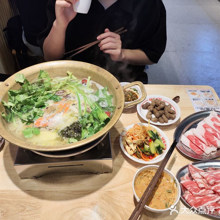 今日闲暇，与姐妹相邀