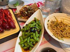-肥肥虾庄·金牌油焖大虾(汉街SKP店)