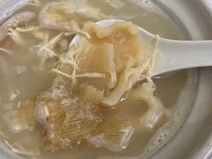 浓汤瓦煲花胶翅-添發碗仔翅美食