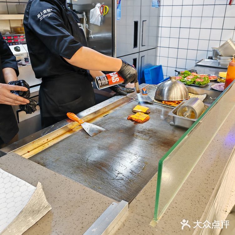 回坊快餐店，特立独行[笑脸][笑脸][笑脸]