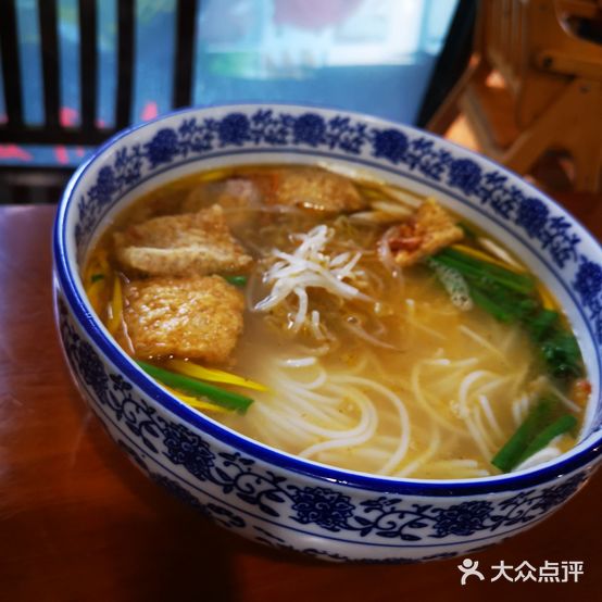 蒙自榴缘居菊花过桥米线(兴港珑湾店)